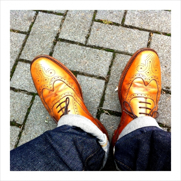 Not just a Skinhead look, this brogue colour with jeans is very popular in the UK at the moment. 
