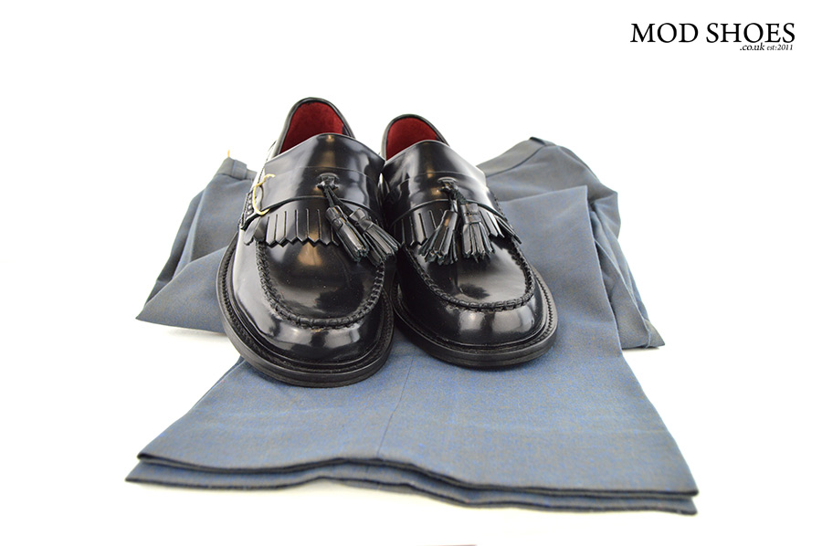 mod-shoes-black-tassel-loafers-with-two-tone-trousers