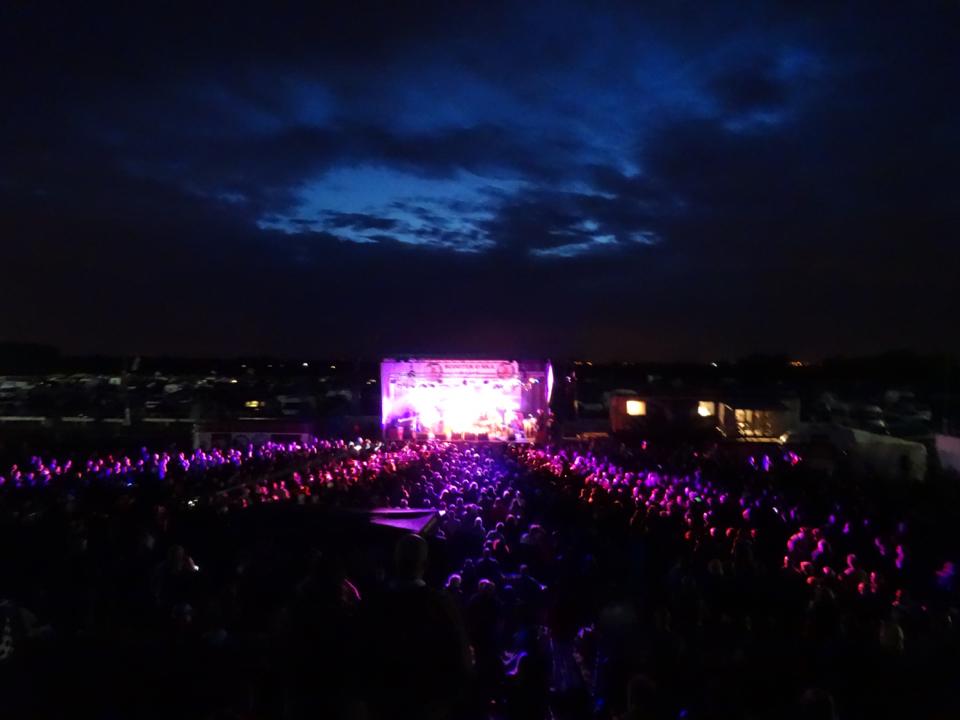 The Main Stage back with mods