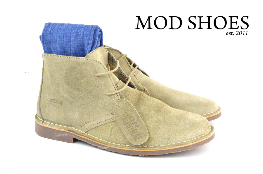 Mod Shoe Stone Desert Boots With Blue Socks