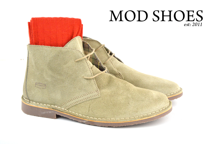 Mod Shoe Stone Desert Boots With Red Socks