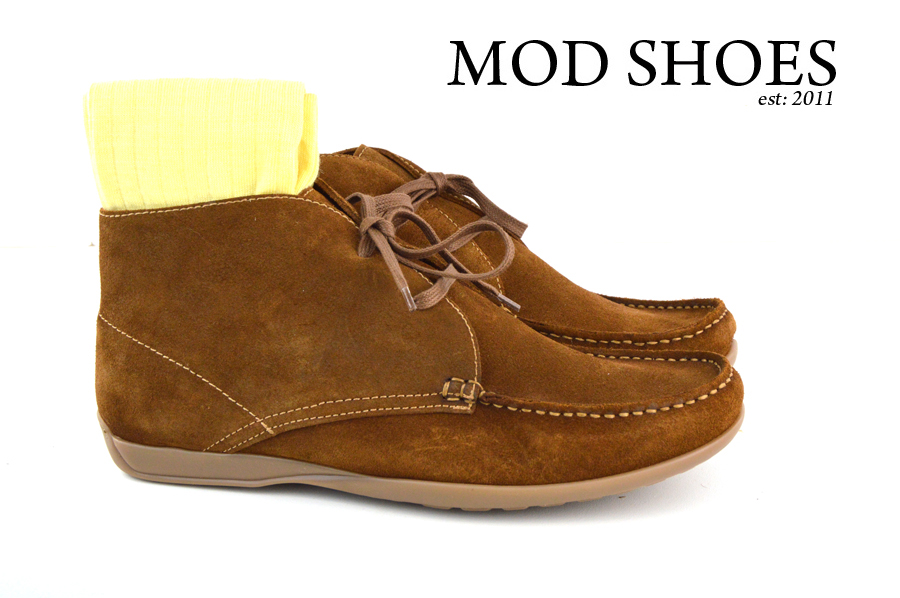 Mod Shoes Ellis Dark Brown Boots with light yellow socks