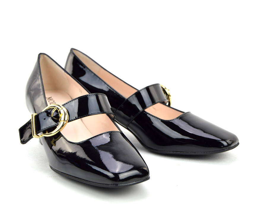 black patent leather ladies shoes