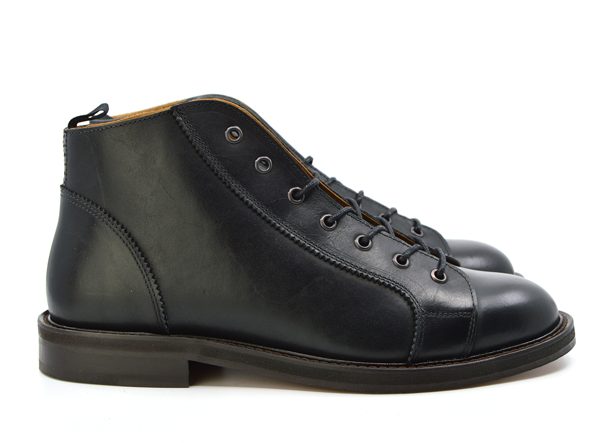 Smooth soled deals boots
