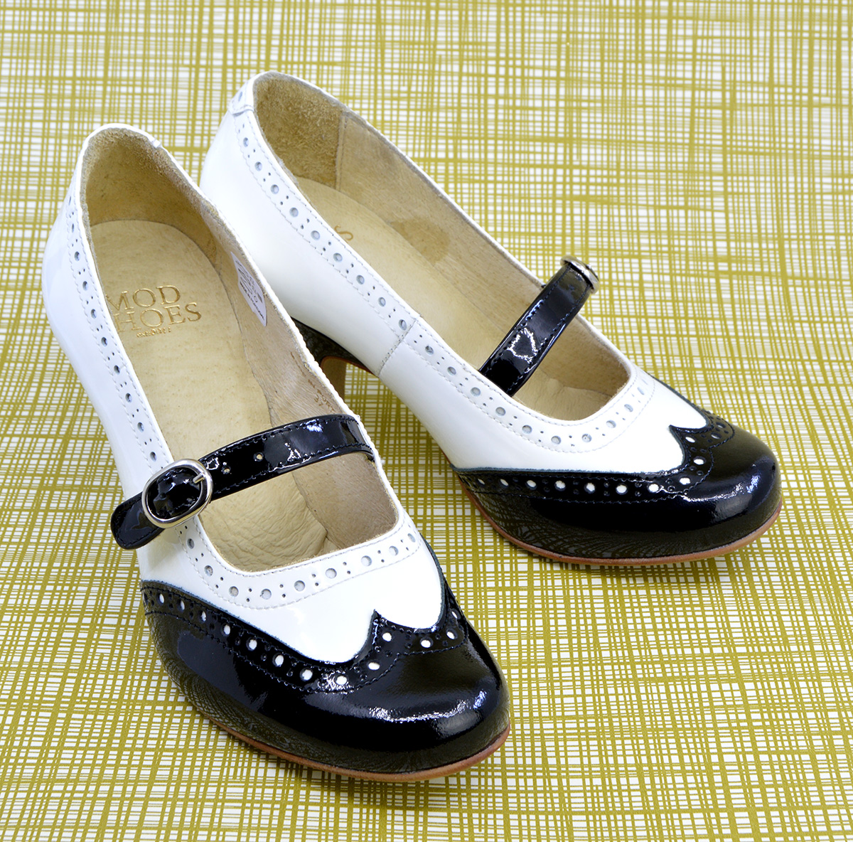 black and white shoes ladies