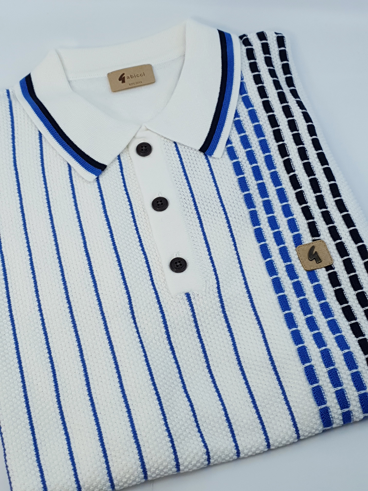 Gabicci Short Sleeve Polo In White With Blue Pattern Front – Mod Shoes