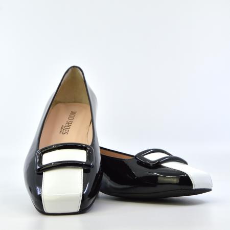 modshoes-ladies-60s-style-flat-shoes-black-and-white-leather-02