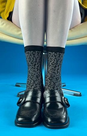 mod-shoes-vintage-ladies-socks-one-size-mesh-leopard-print-black-ankle-sock-01