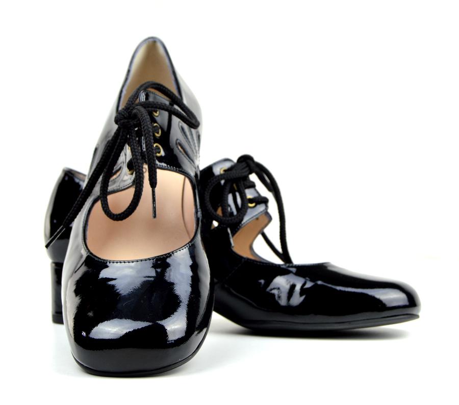 black patent leather ladies shoes